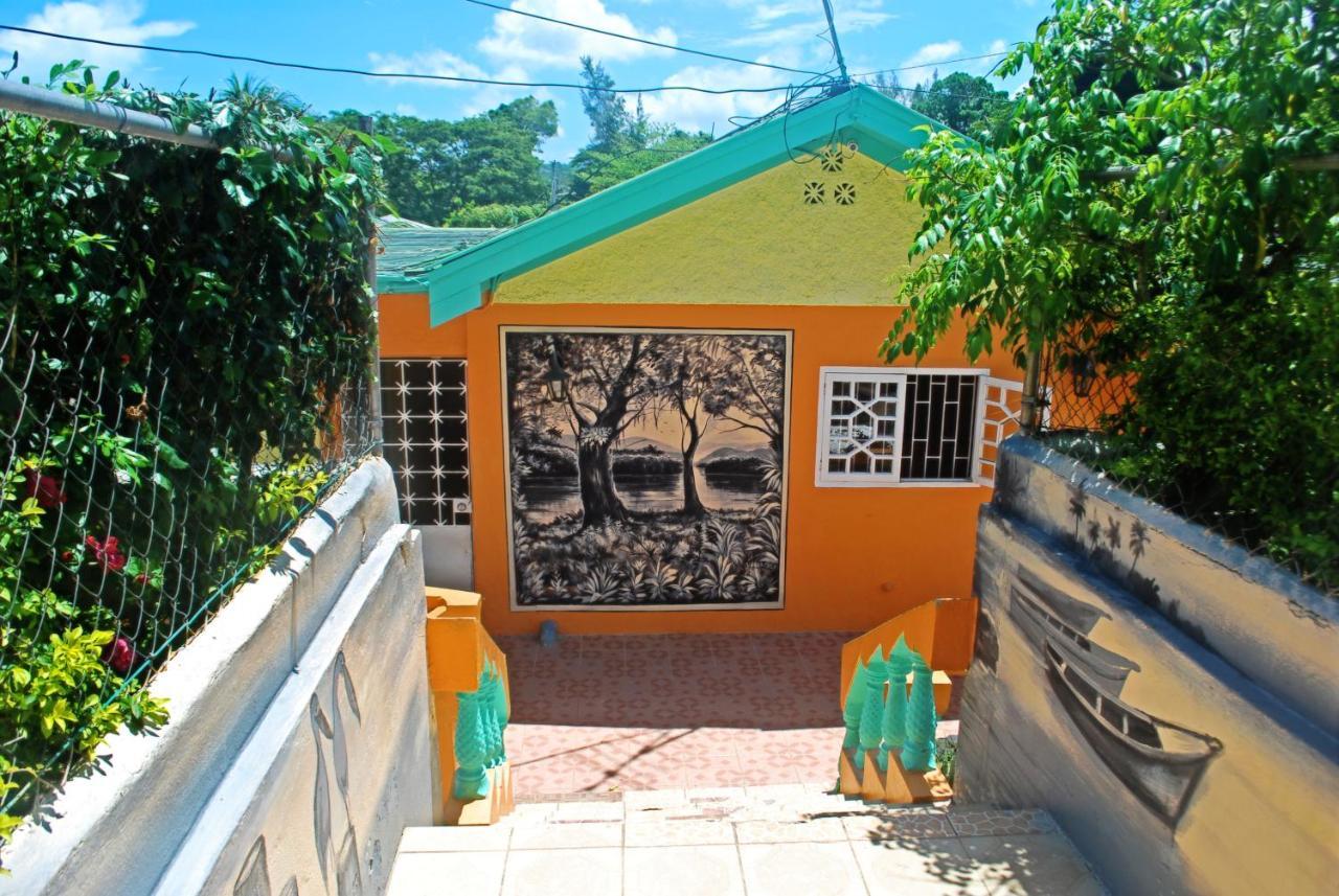 Affordable And Cozy At Content Guest House Ocho Rios Exterior photo