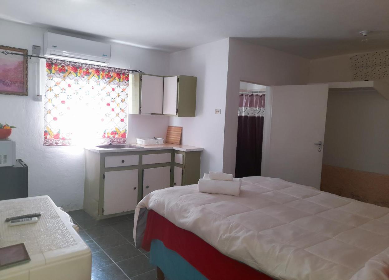 Affordable And Cozy At Content Guest House Ocho Rios Exterior photo
