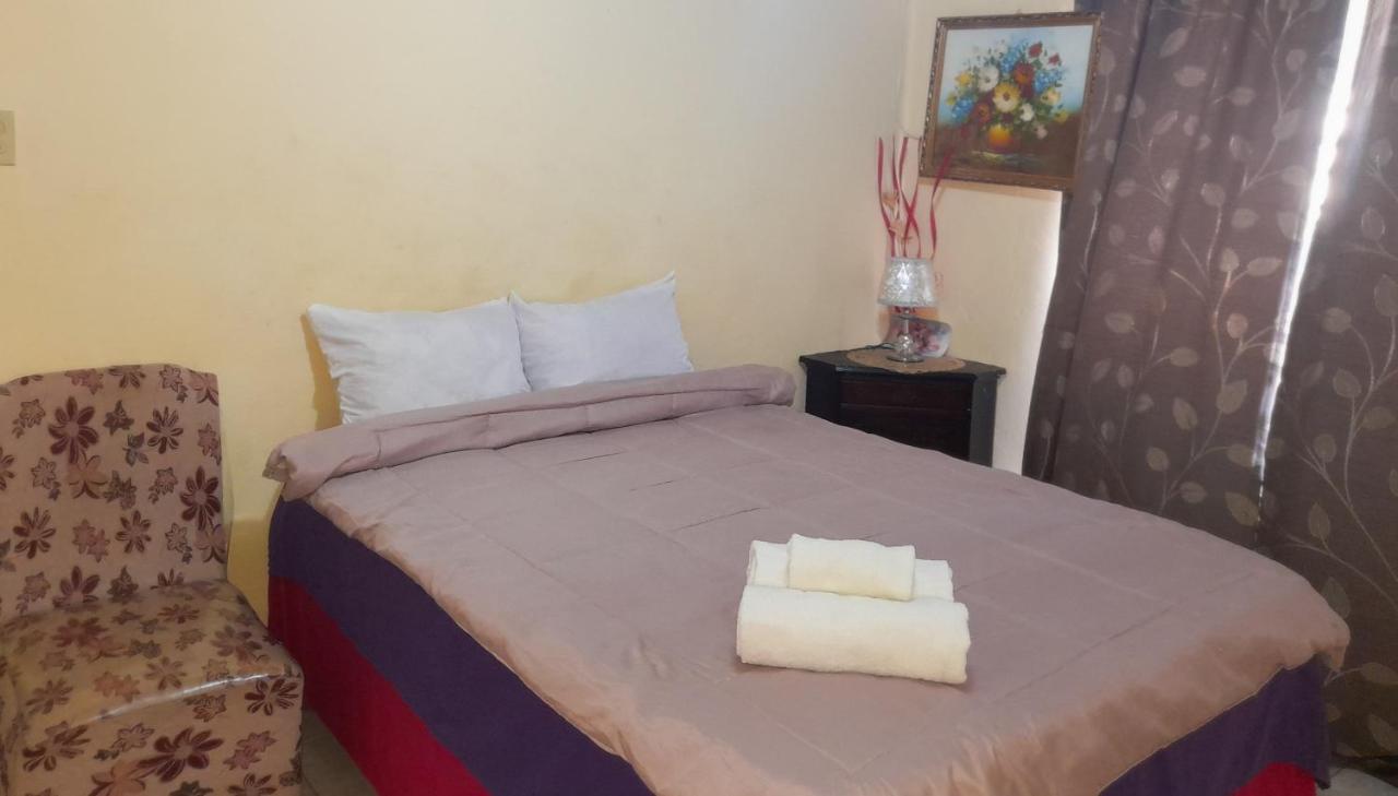 Affordable And Cozy At Content Guest House Ocho Rios Exterior photo