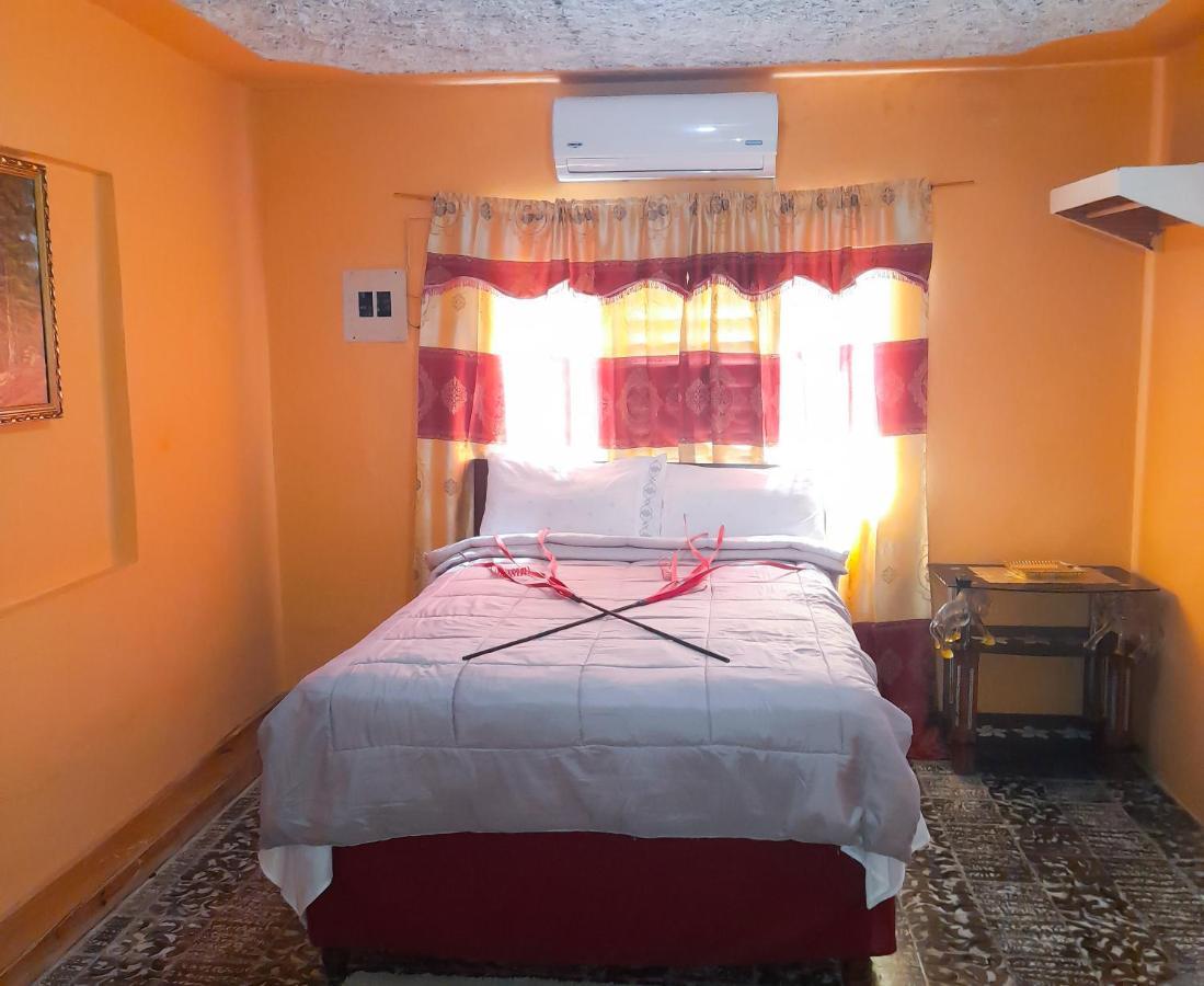 Affordable And Cozy At Content Guest House Ocho Rios Exterior photo